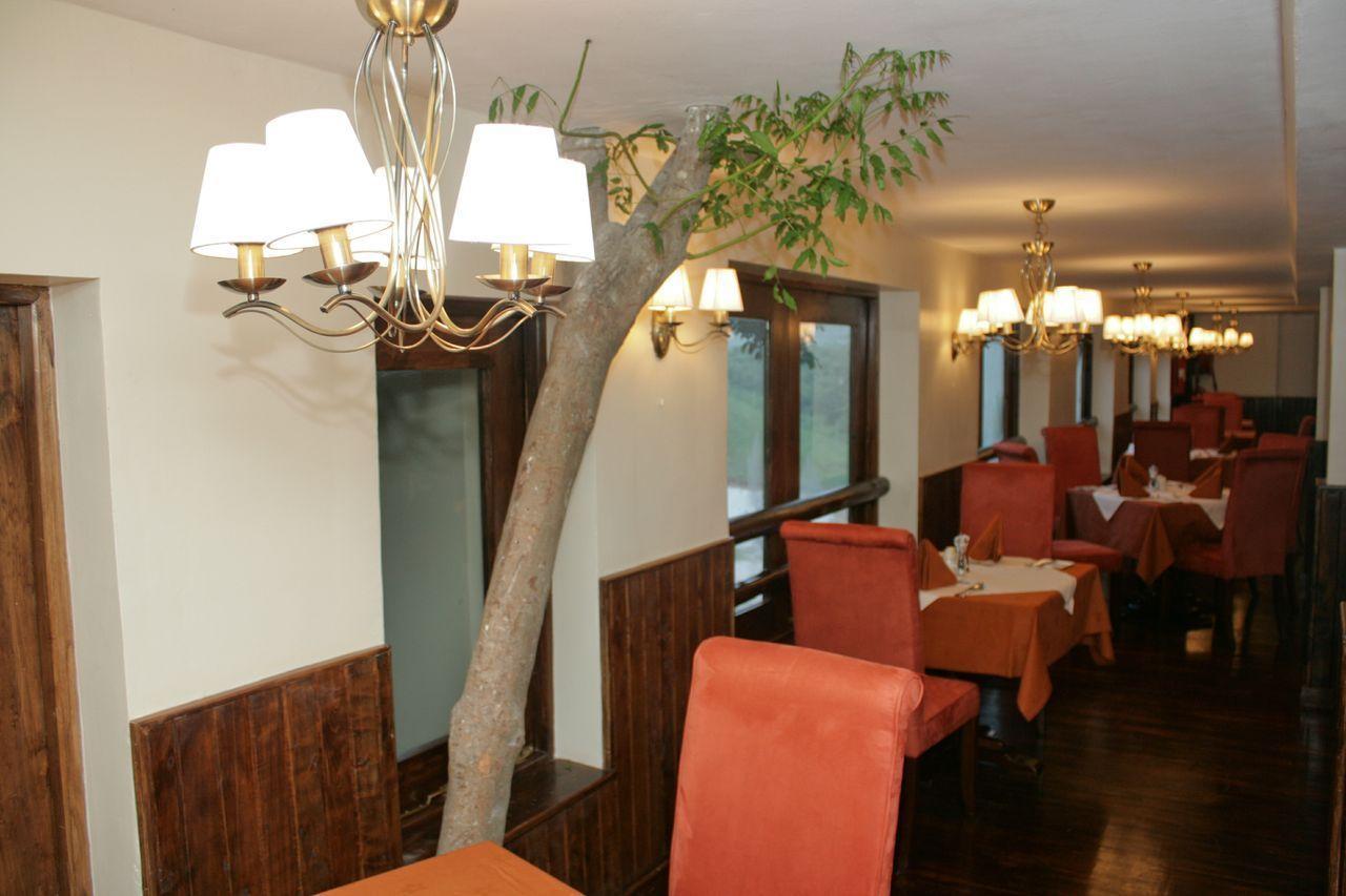 Treetops Mweiga Luaran gambar