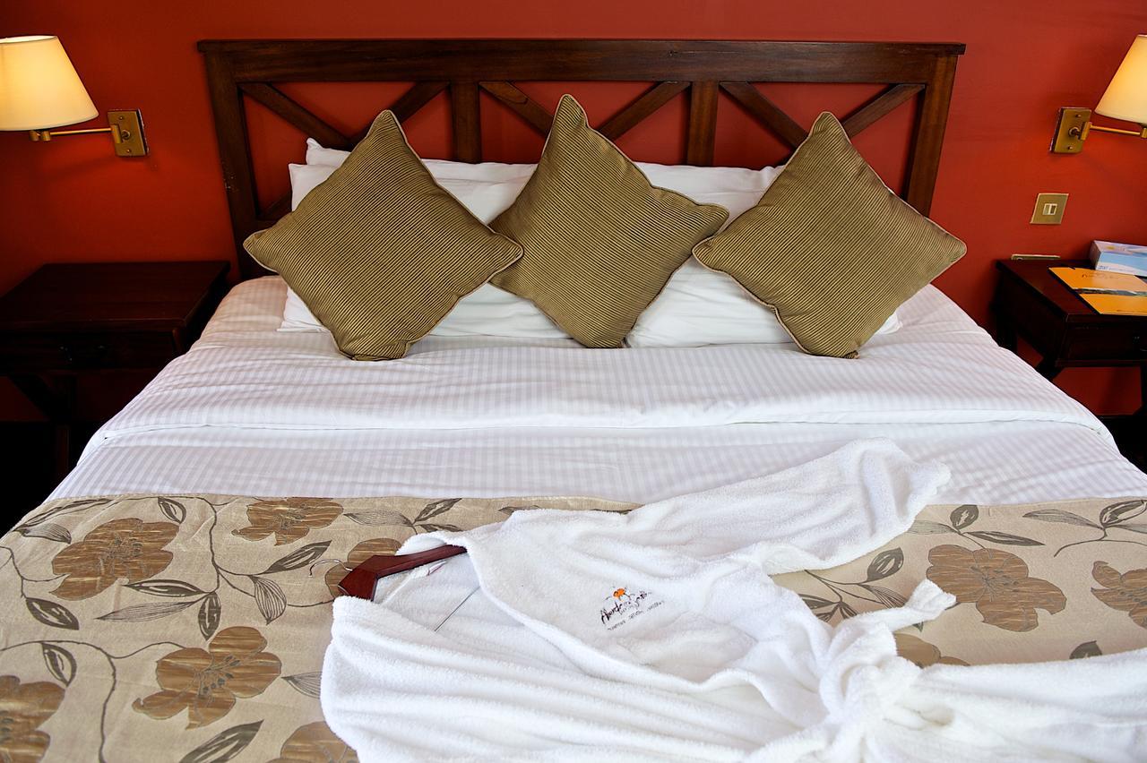 Treetops Mweiga Luaran gambar